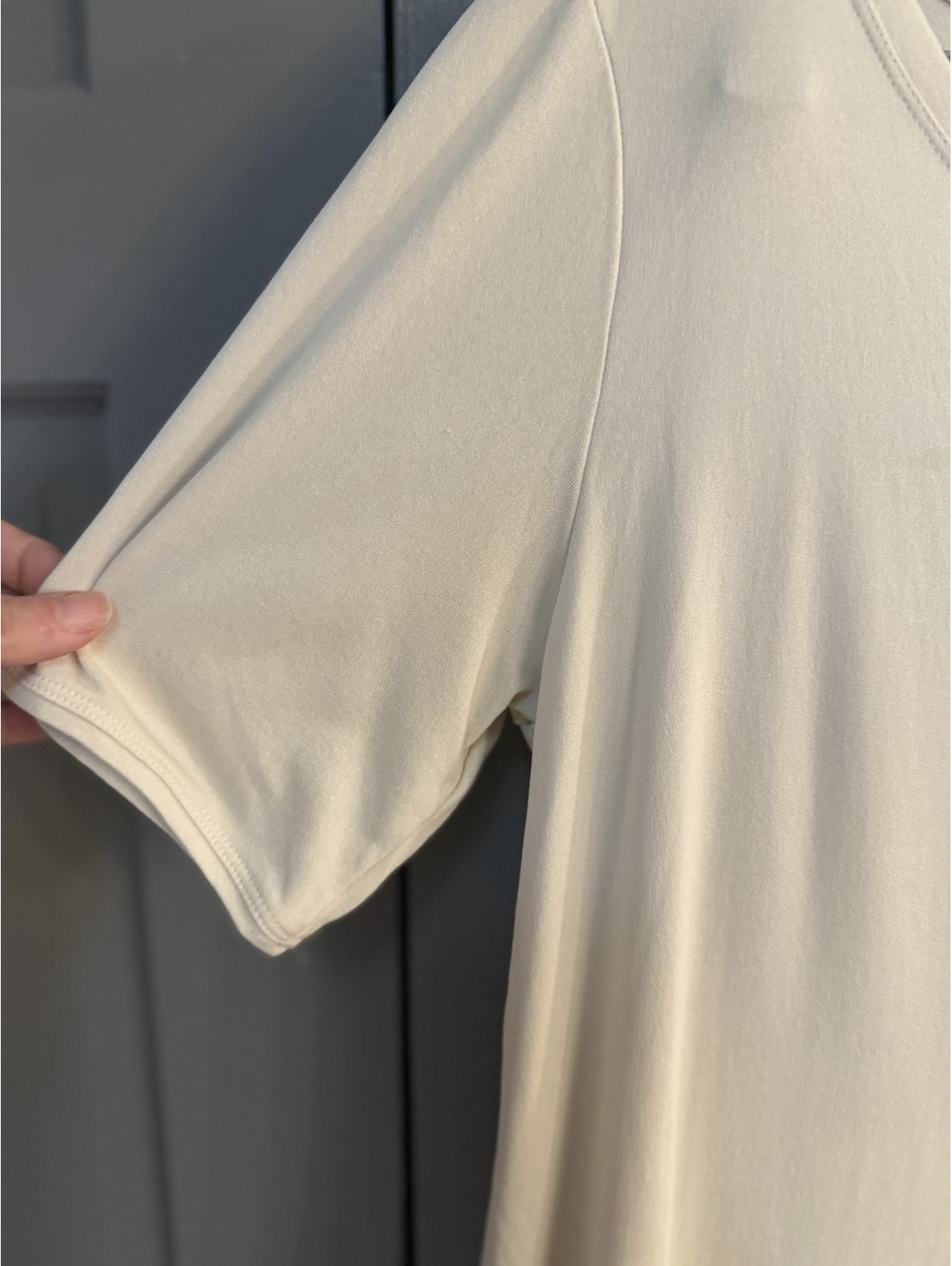 Eileen Fisher 100% Silk Cream Scoop Neck Short Sleeve Top Size SP - Picture 4 of 5